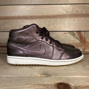 RARE Mens 9 - Nike Air Jordan 1 Mid Nouveau “Deep Burgundy Gum” Shoes 629151-605